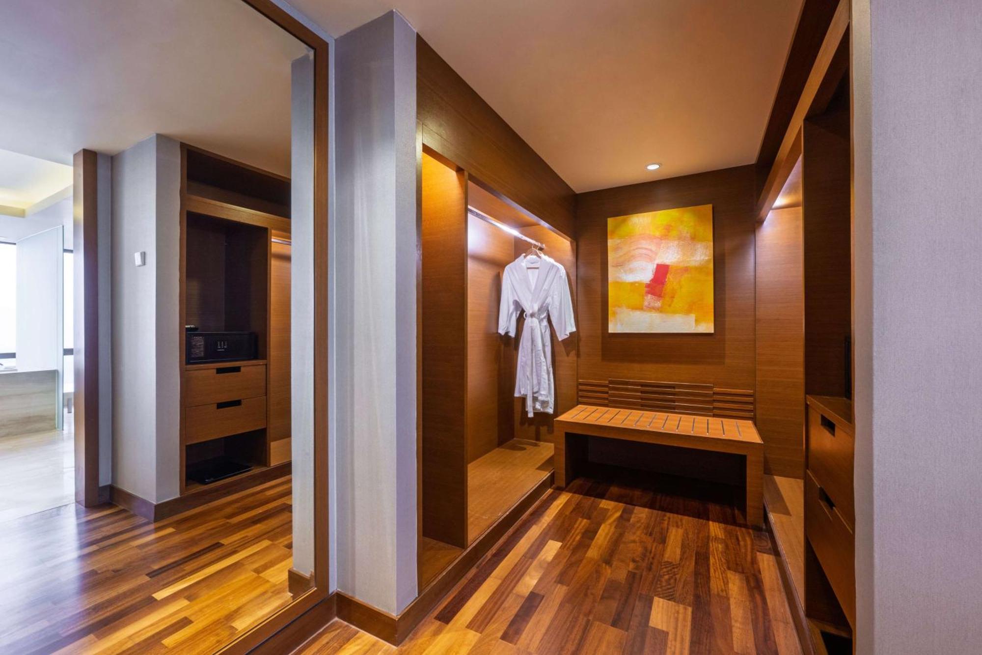 Hyatt Regency Kinabalu Hotel 5*